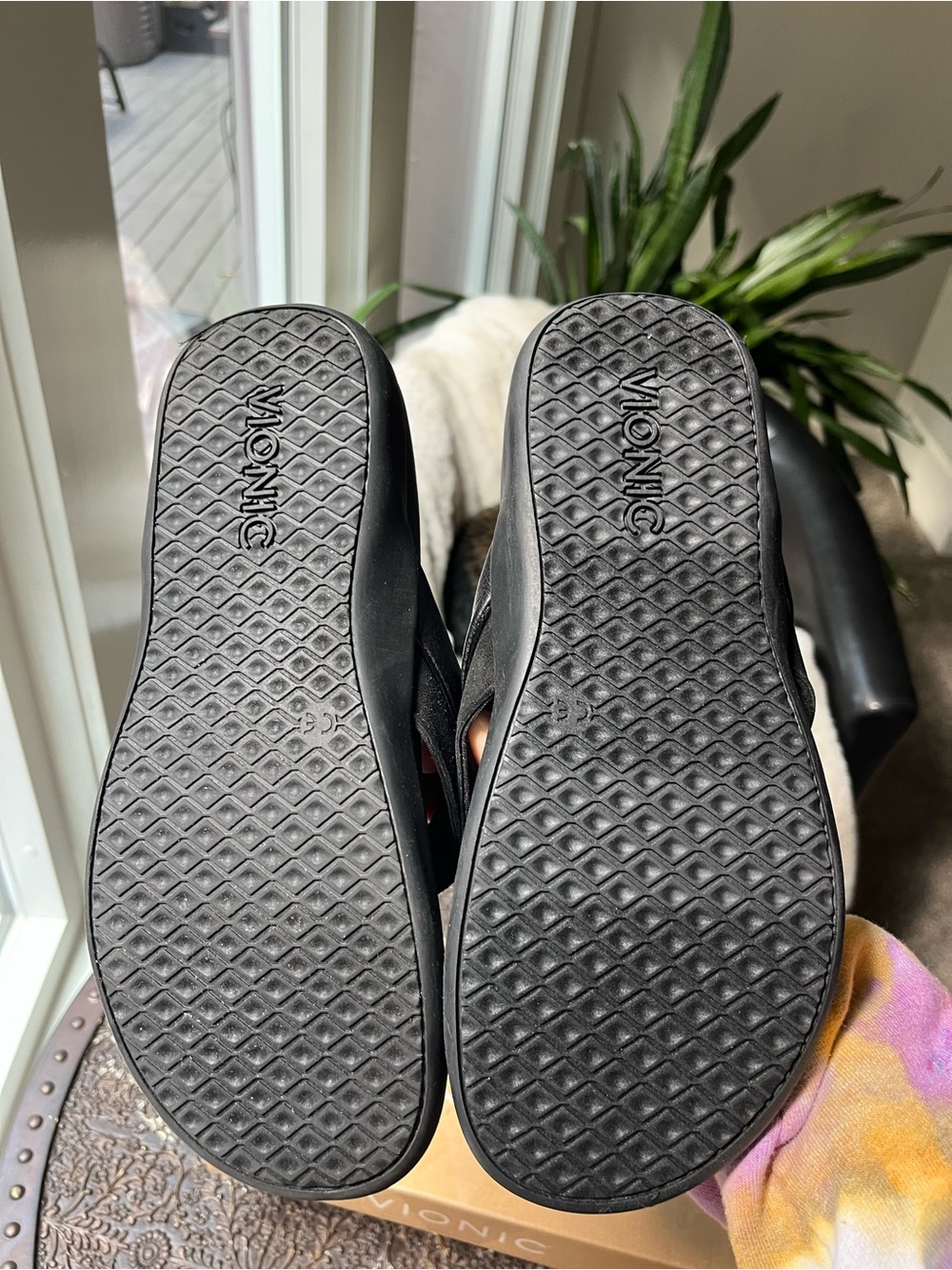 VIONIC SHORE BLACK SUEDE SANDALS 8 - Picture 8 of 8